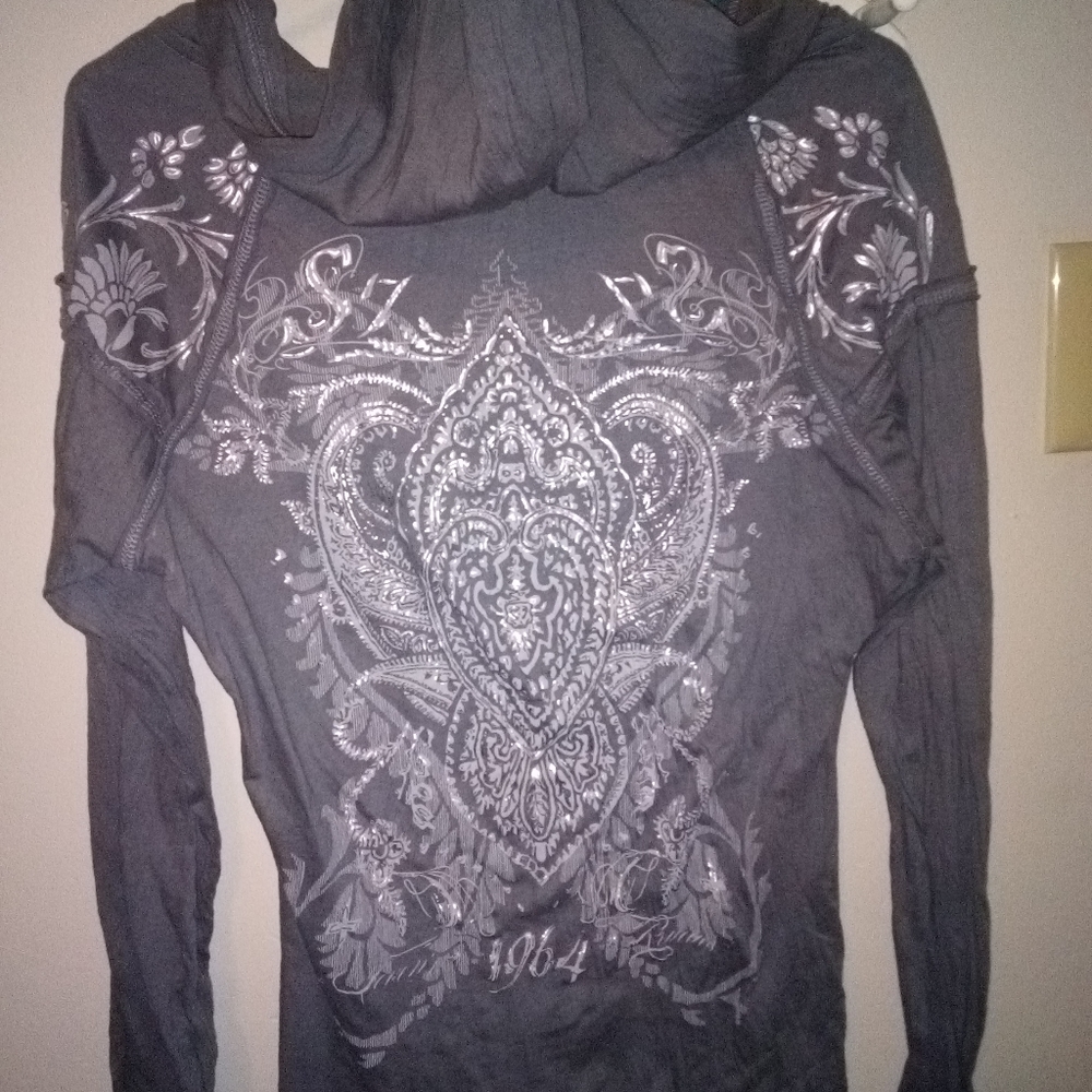 Long sleeve grey shirt